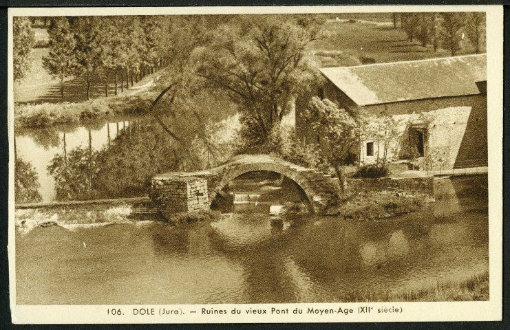 Ruines du vieux pont du moyen-âge