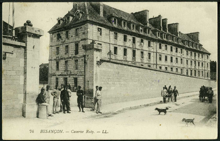 Vue de la caserne Ruty sur la rue Sarrail