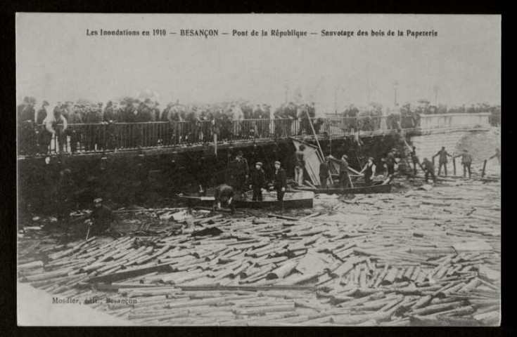 Sauvetage des bois au pont de la République, inondations 1910