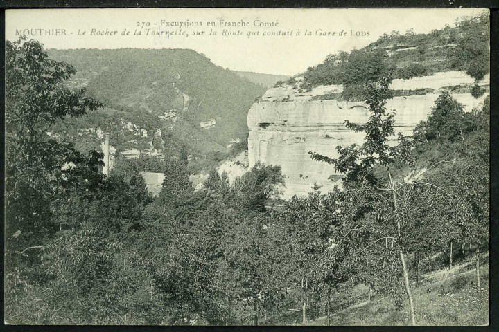 Le rocher de la Tournelle, sur la route qui conduit à la gare de Lods