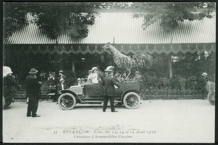 Concours d'automobiles fleuries