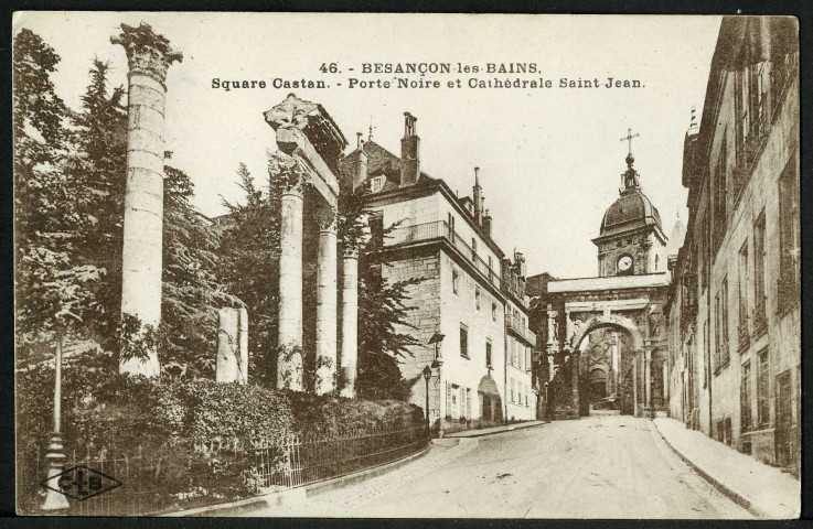 Square Castan, porte noire et au fond, cathédrale Saint-Jean
