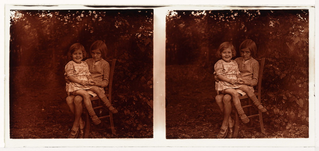 Denise sur les genoux de Paulette