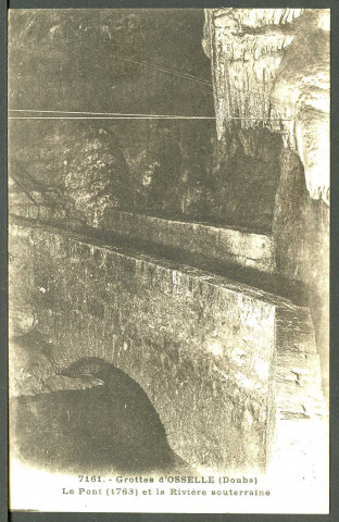 Grotte, le pont et la rivière souterraine