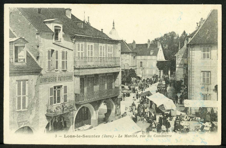 Le marché, rue du Commerce