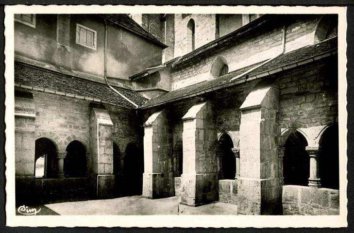Vue de la cour intérieur du cloître