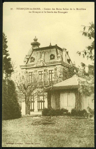 Le kiosque et le cercle des étrangers