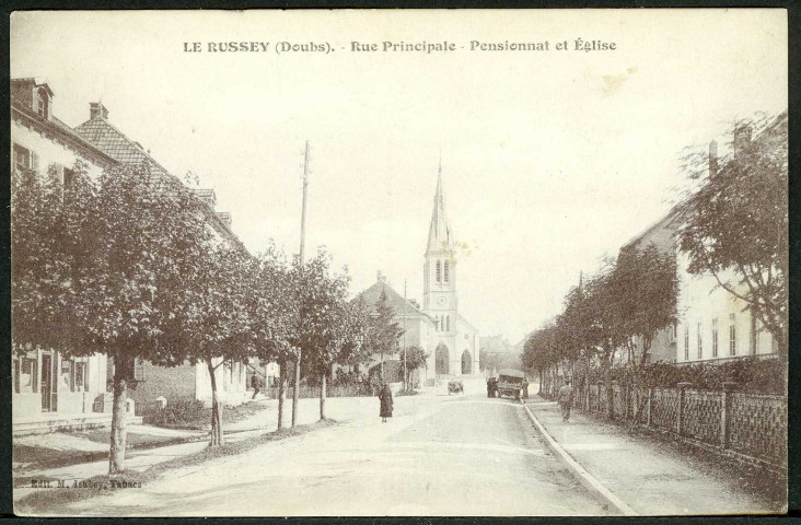 Rue principale, pensionnat et église