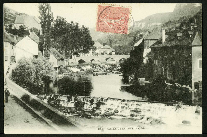 Cascade et vieux pont sur la Loue