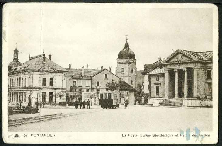 La poste et le palais de justice
