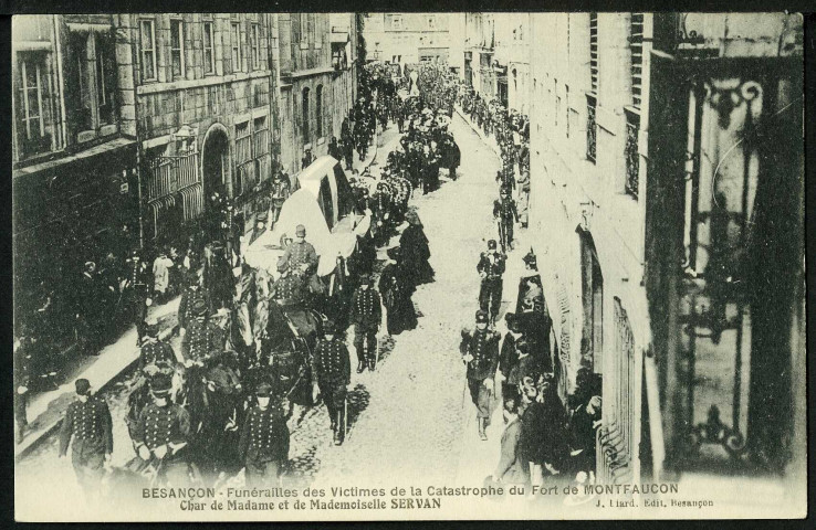Char de Mme et Mlle Servan, rue Mégevand