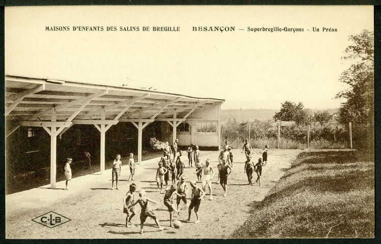 Maisons d'enfants des salins de Bregille, Besançon, Superbregille-garçons, un préau
