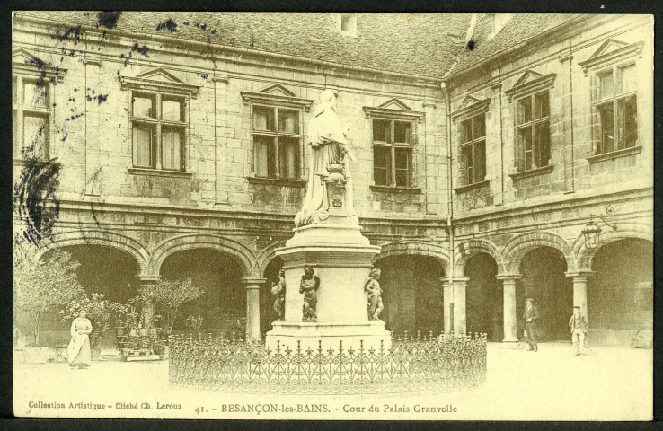 Cour du palais Granvelle
