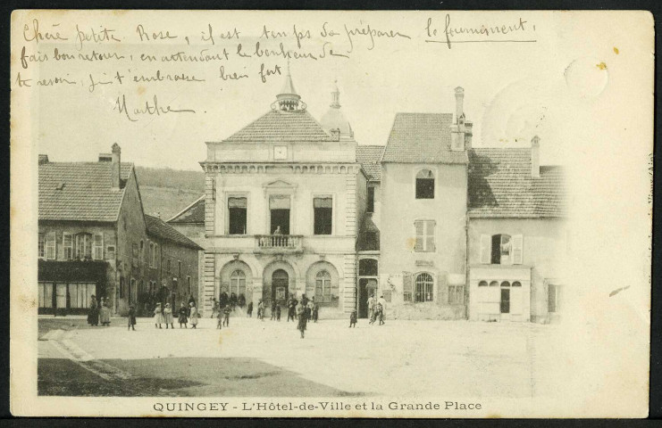 La grande place et l'Hôtel de Ville