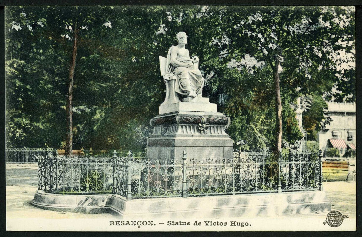 Vue de la statue Victor Hugo