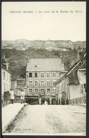 Au pied de la Roche au Mont