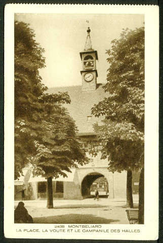 La place, la route et le campanile des halles