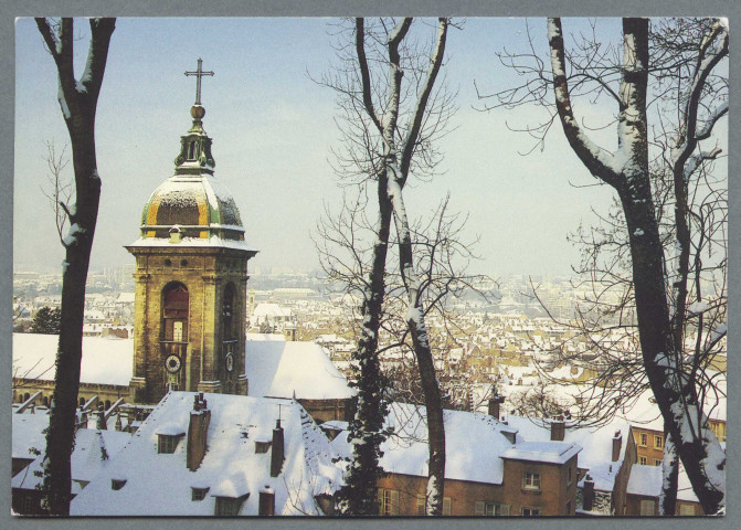 La cathédrale Saint-Jean sous la neige