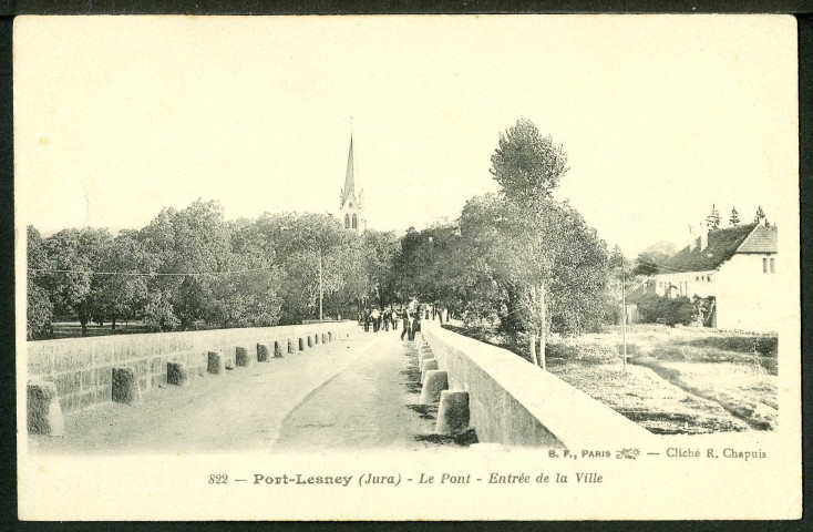 Le pont, entrée de la ville
