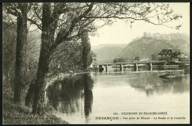 Vue prise de Micaud, le Doubs et la citadelle