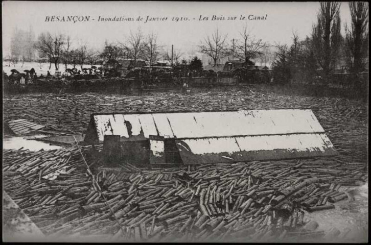Amoncellement de bois, inondations 1910