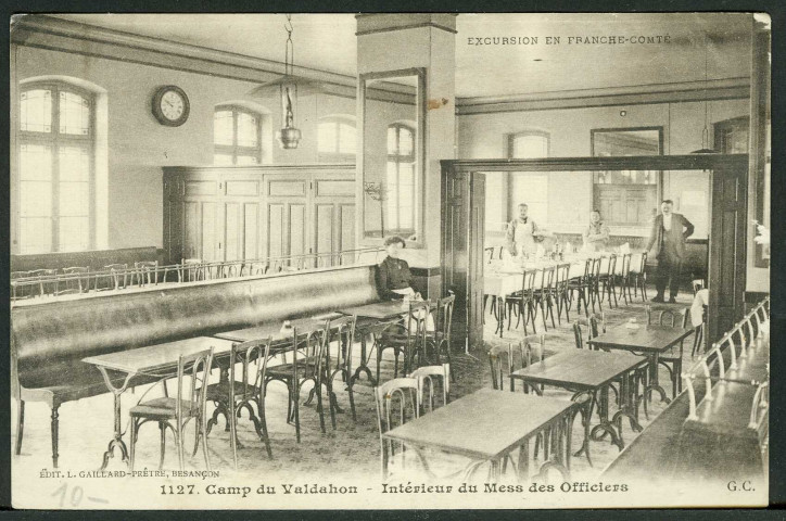 Intérieur du mess des officiers