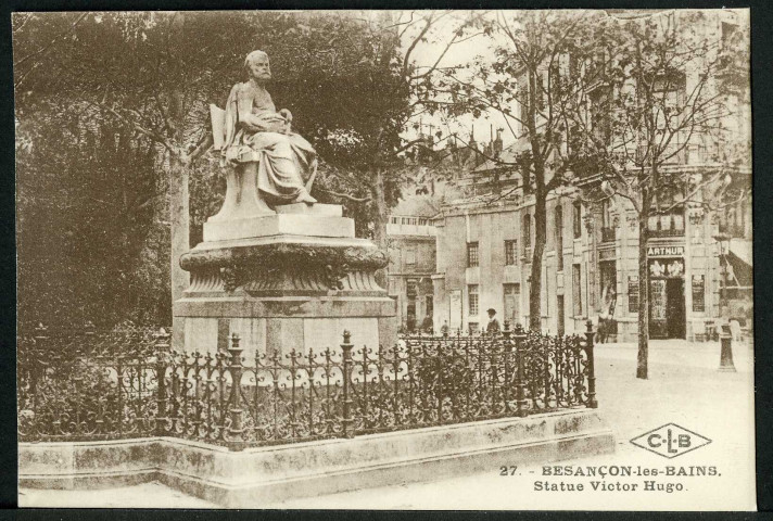 Vue de la statue Victor Hugo