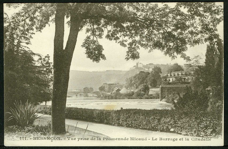 Vue prise de la promenade Micaud, le barrage et la citadelle
