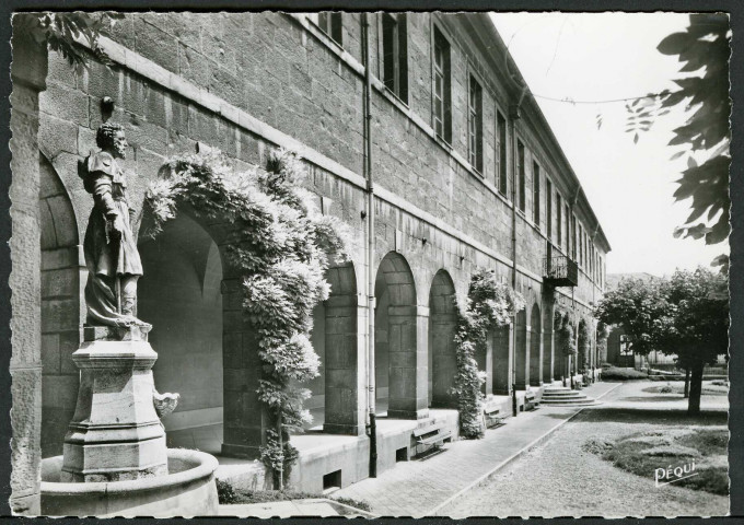Cour d'honneur de l'hôpital