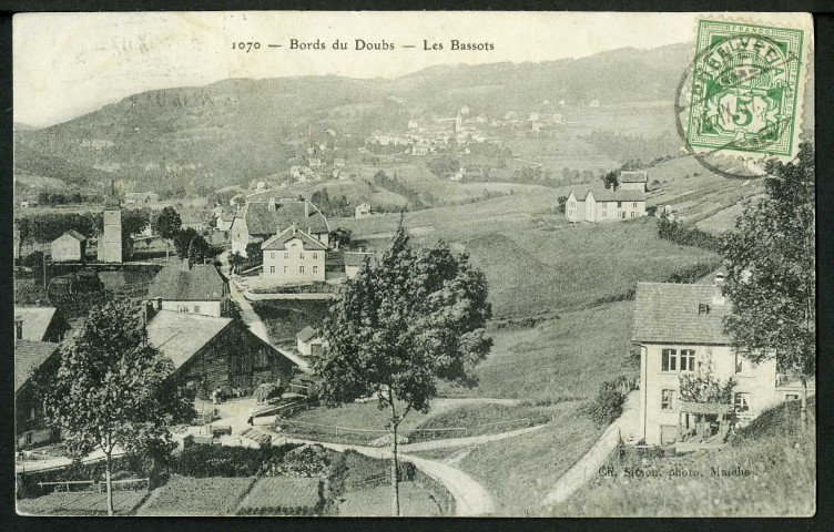 Les Combes de Chaillexon et le premier bassin, au fond Les Brenêts