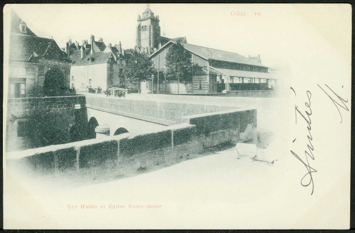 Les halles et église Notre-Dame