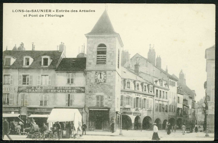 Entrée des arcades et pont de l'Horloge