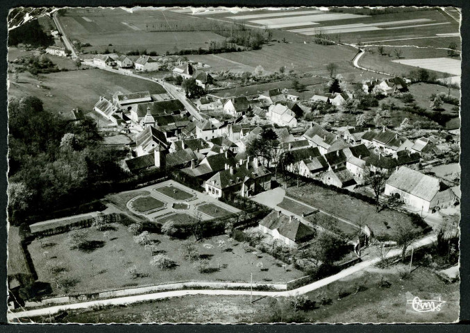 Vue aérienne du château de Jallerange