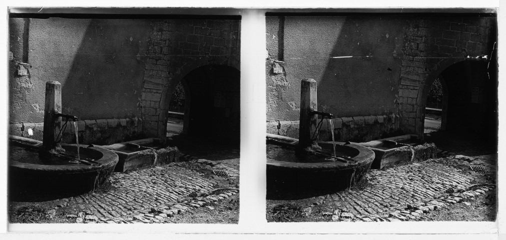 Montbenoît. - La fontaine