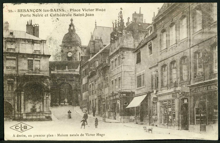 Place Victor Hugo, porte Noire et cathédrale Saint-Jean