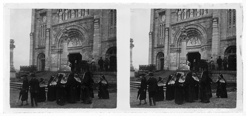 Sortie de la basilique de Saint-Ferjeux