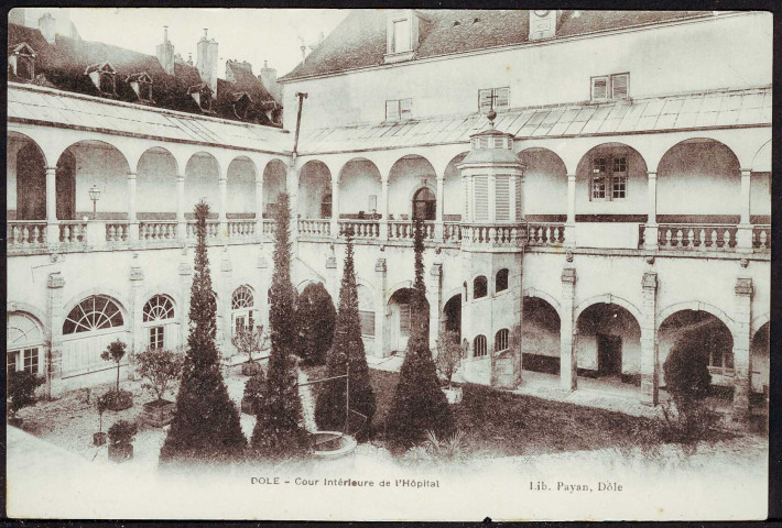 Cour intérieure de l'hôpital