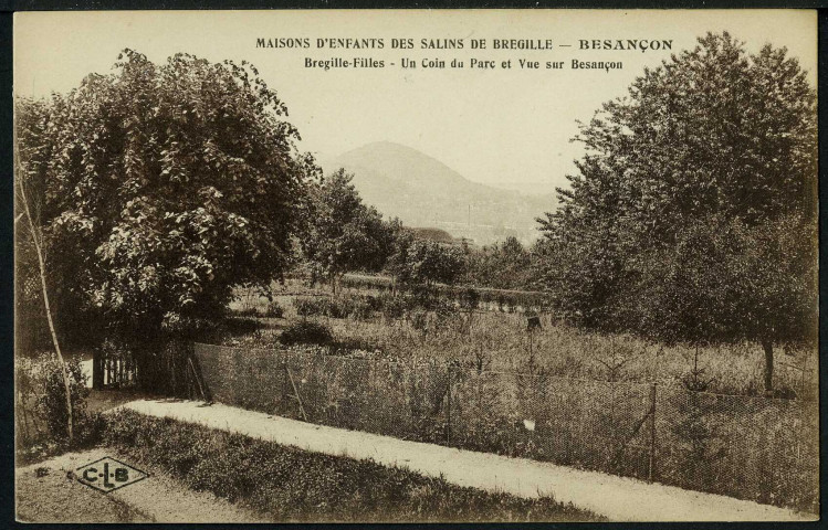 Maisons d'enfants des salins de Bregille. Bregille filles, un coin du parc et vue sur Besançon