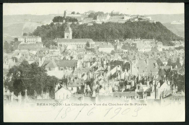 Vue prise sur la cathédrale Saint-Jean et la citadelle