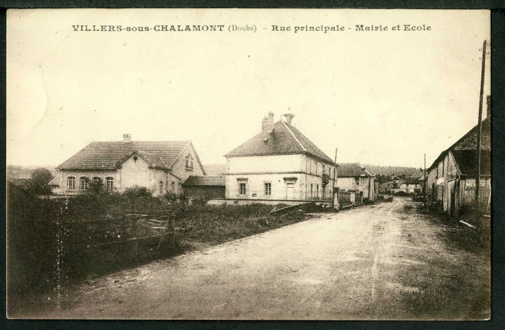 Rue principale, mairie et école