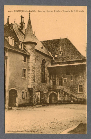 Cour de l'ancien évêché. Tourelle du XIIIe s.