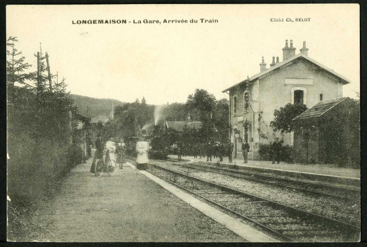 Arrivée du train, la gare