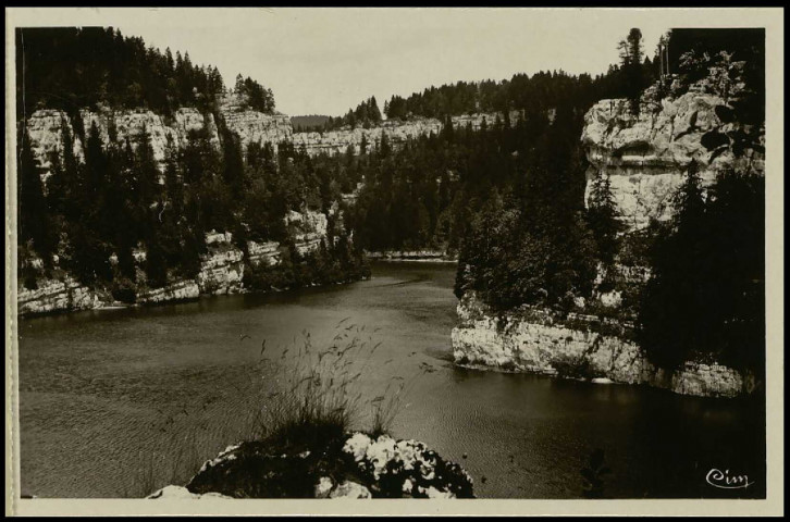 Lac-ou-Villers. Bassin Louis-Philippe et rocher de la Vierge