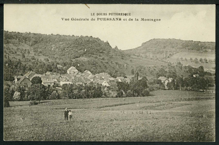 Vue générale du village et de la montagne