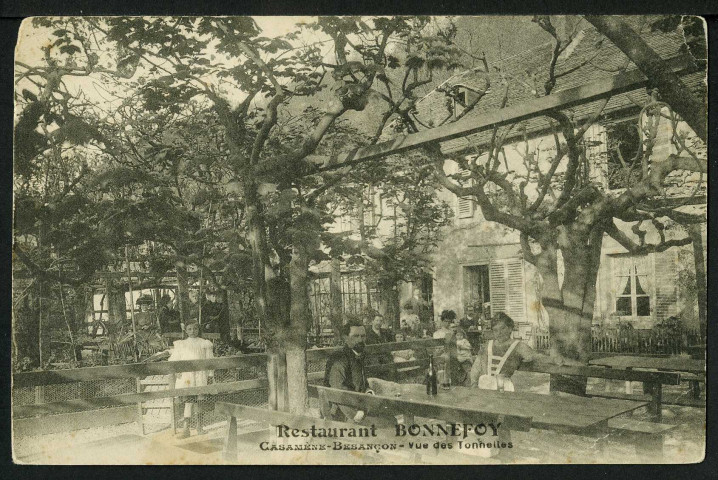 Restaurant Bonnefoy. Casamène Besançon. Vue des tonnelles
