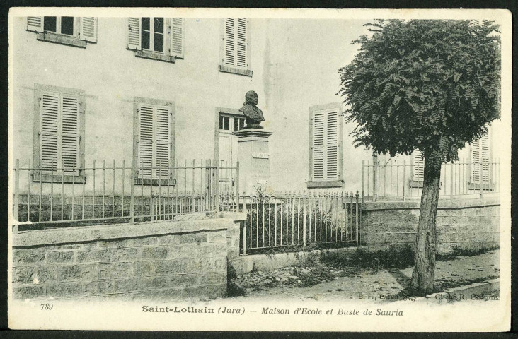 Maison d'école et buste de Sauria