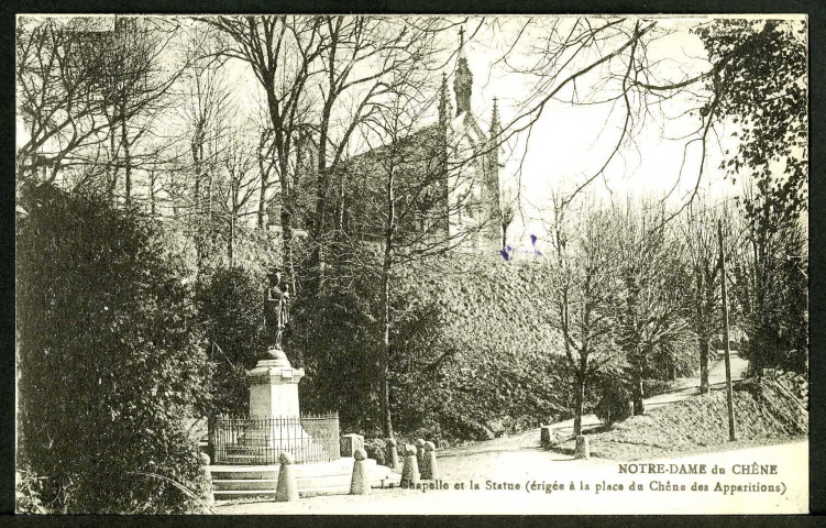 La chapelle et la statue
