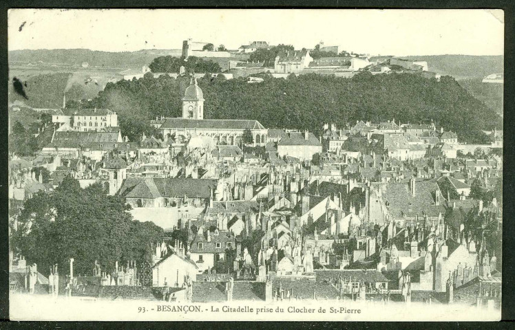 Vue prise sur la cathédrale Saint-Jean et la citadelle
