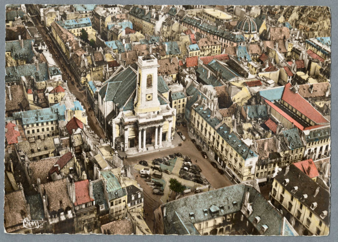 Vue aérienne - Centre ville et église St-Pierre
