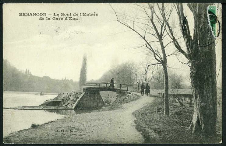 Le pont de l'entrée de la Gare d'Eau